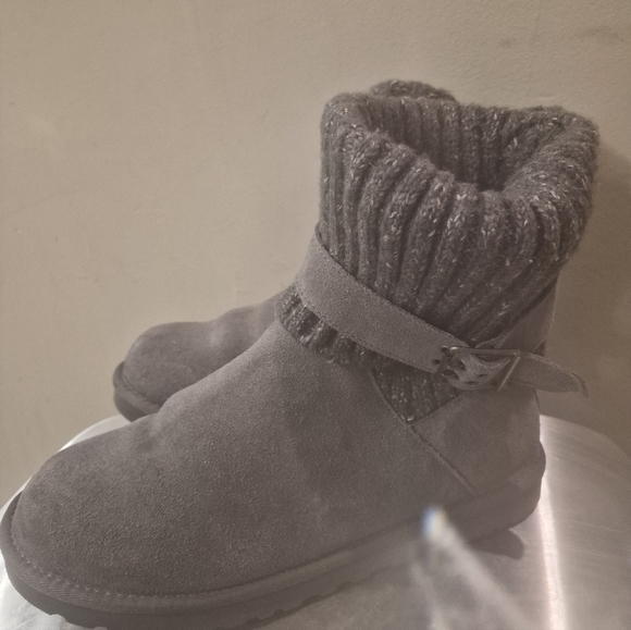 Ugg Cambridge Boots - Picture 3 of 8
